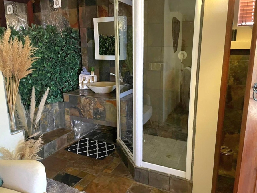 5 Bedroom Property for Sale in Hartenbos Heuwels Western Cape